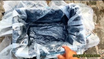 Kratky container lined with polythene sheets